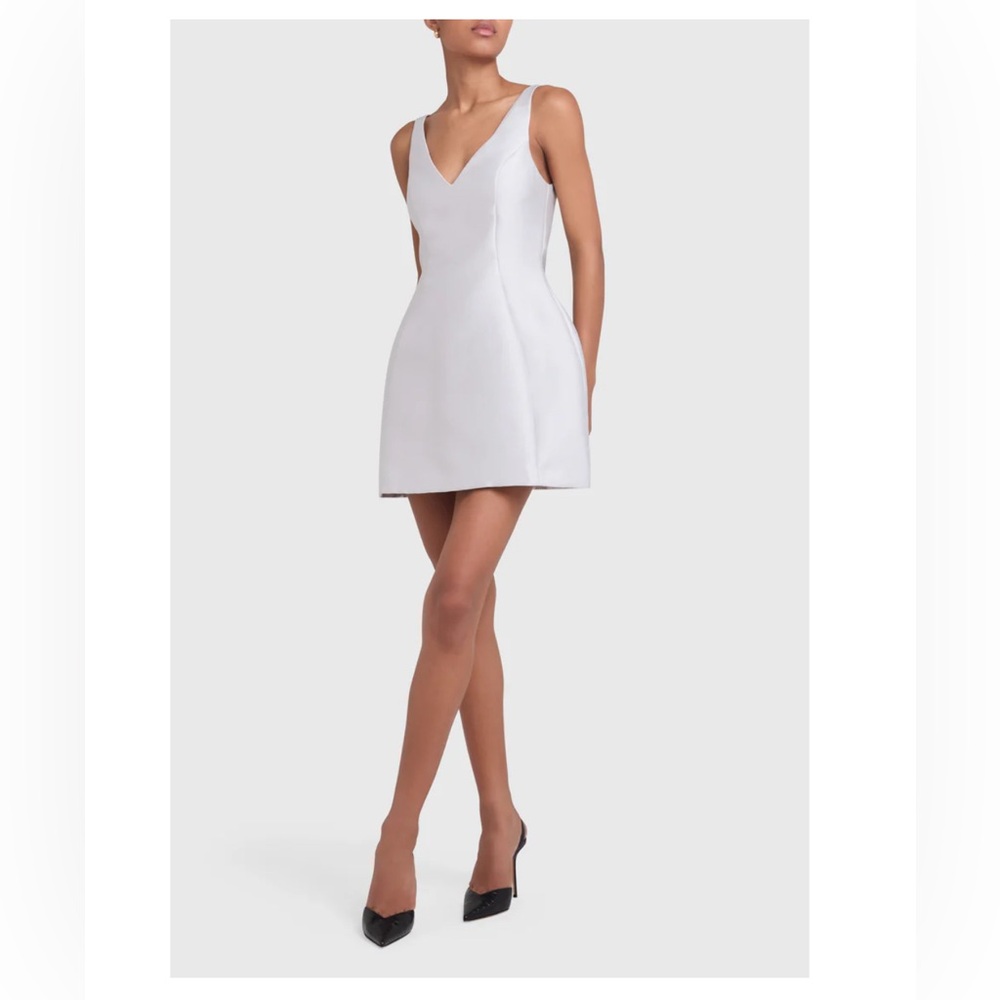 Amanda Uprichard Verity Dress
Brand New wih Tags Never Worn !!